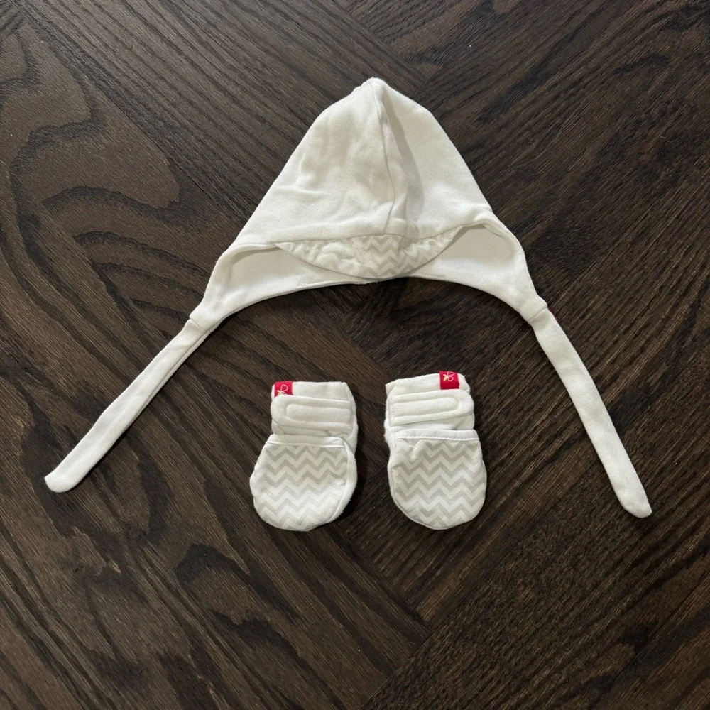 Goumi OS (Baby) White Cream Hat and Mittens Set